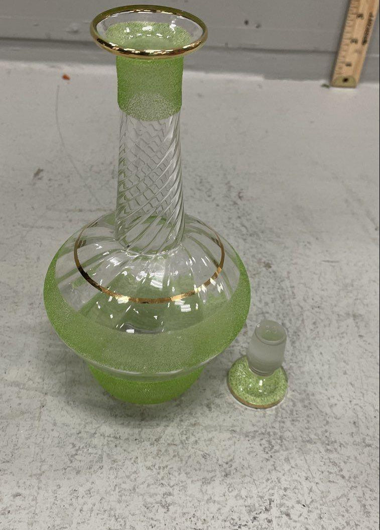 Green frosted glass decanter with spiral neck, gold trim and four small glasses, view 4