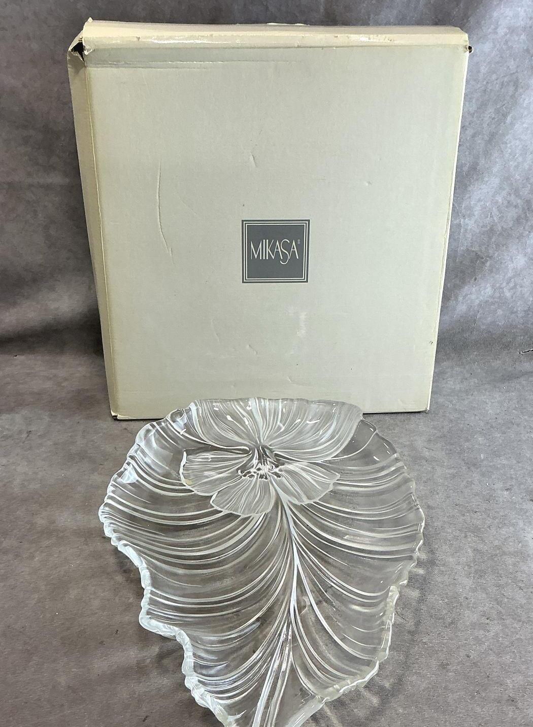 Mikasa Hibiscus Frost Clear Leaf Centerpiece Platter 17.5 Inch
