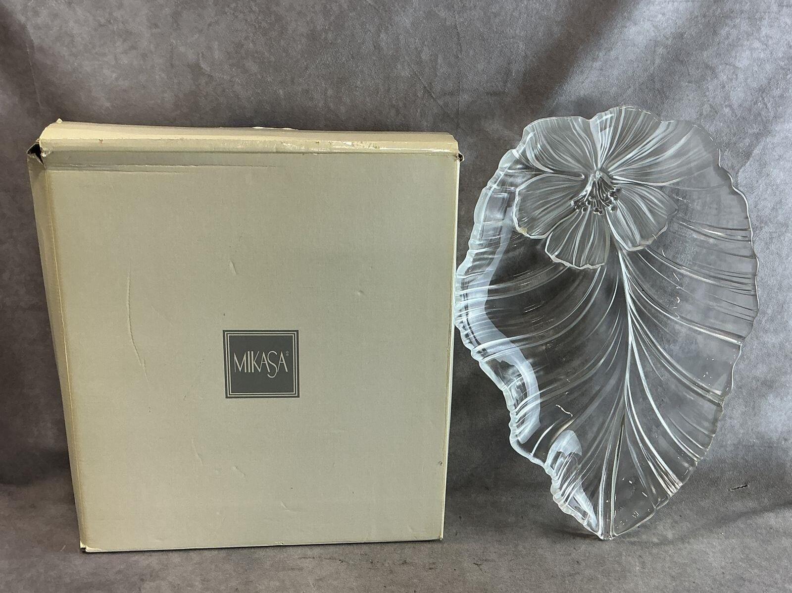 Mikasa Hibiscus Frost Clear Leaf Centerpiece Platter 17.5 Inch