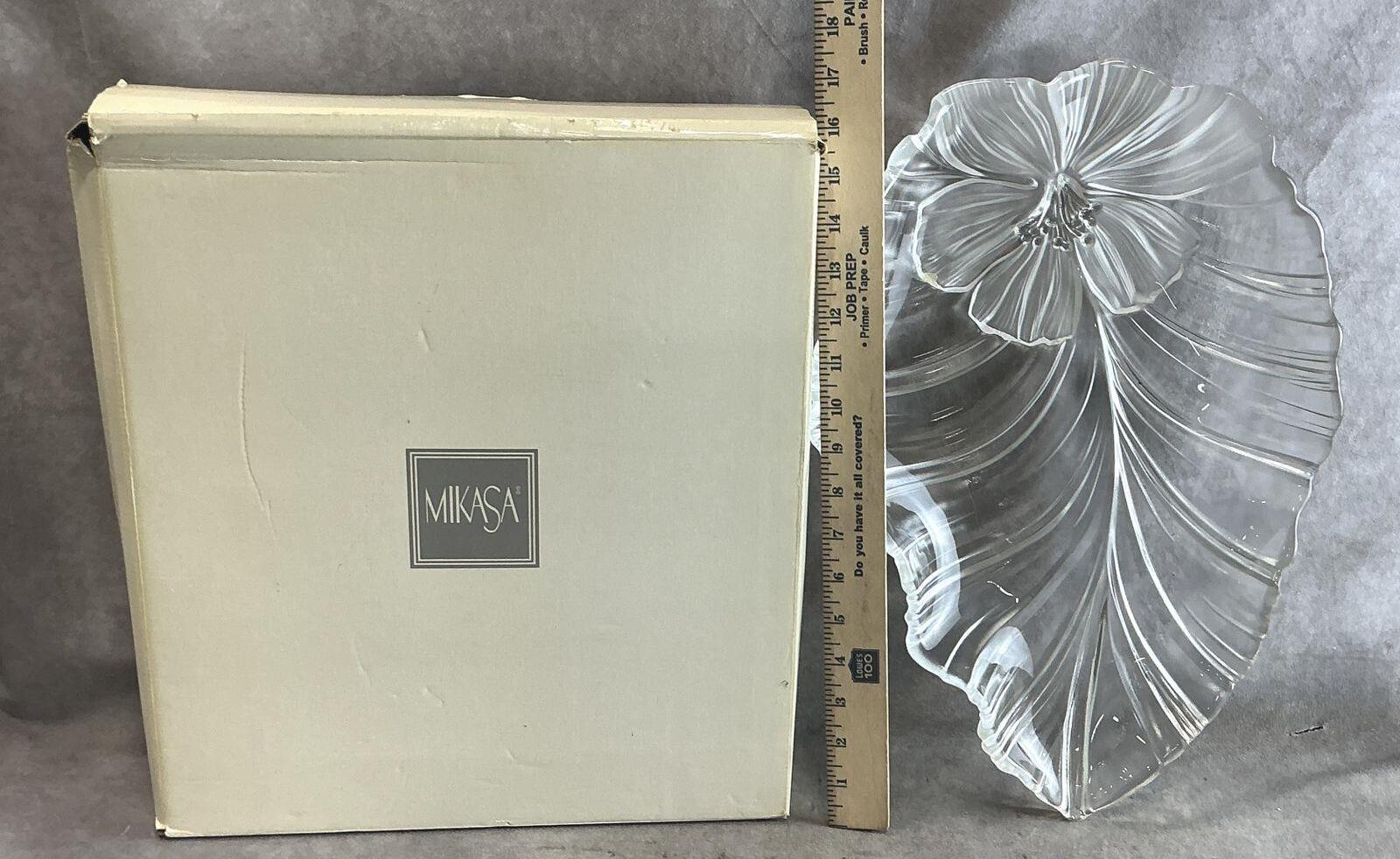 Mikasa Hibiscus Frost Clear Leaf Centerpiece Platter 17.5 Inch