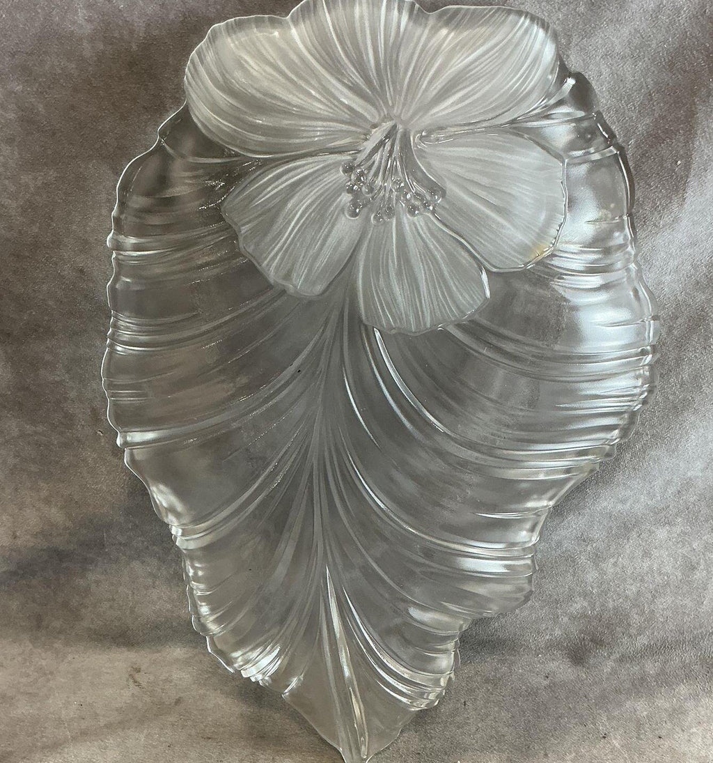 Mikasa Hibiscus Frost Clear Leaf Centerpiece Platter 17.5 Inch