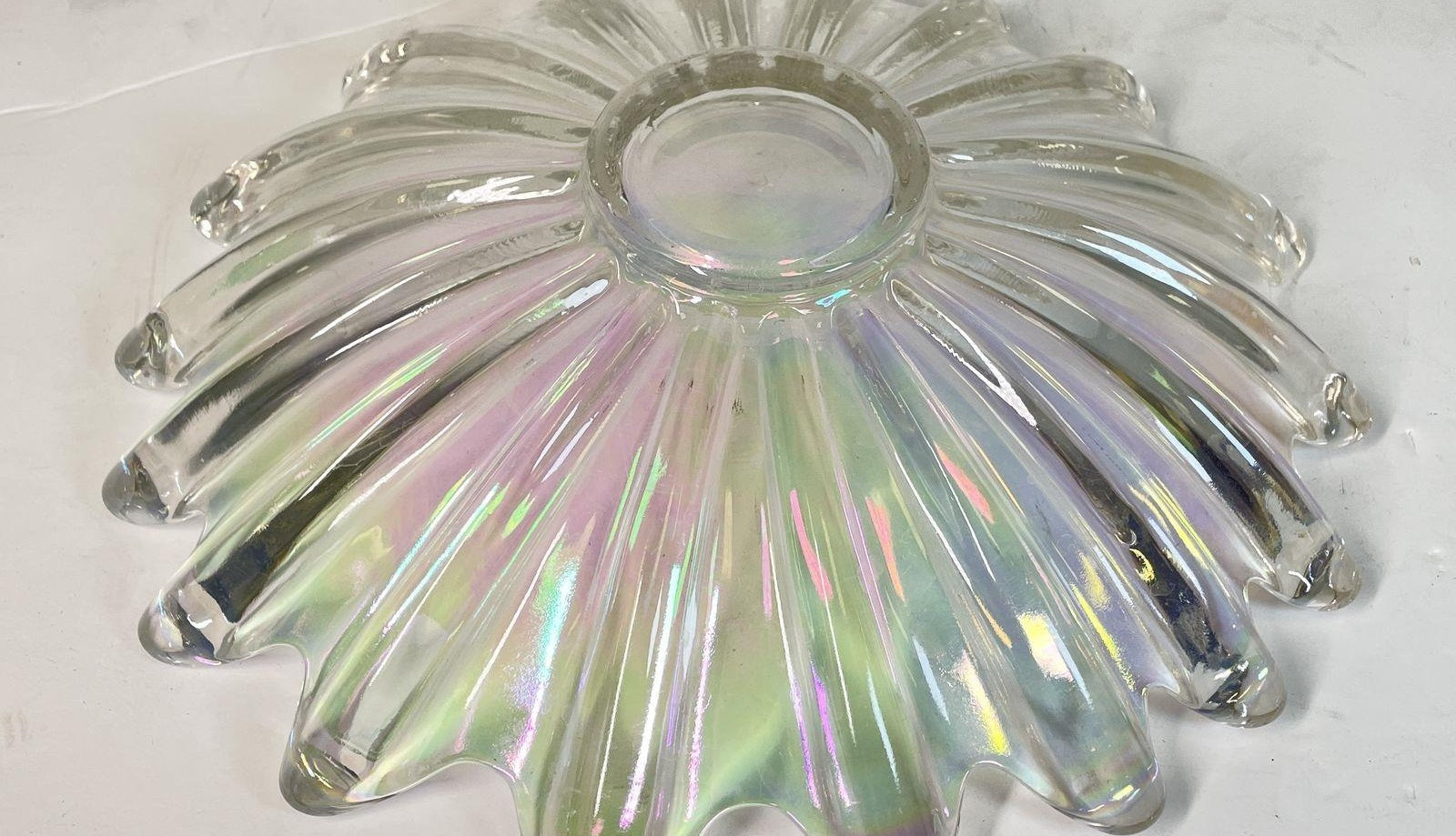 Unbranded Glass Bowl Clear Iridescent Flower Petal Pattern Elegant Glass