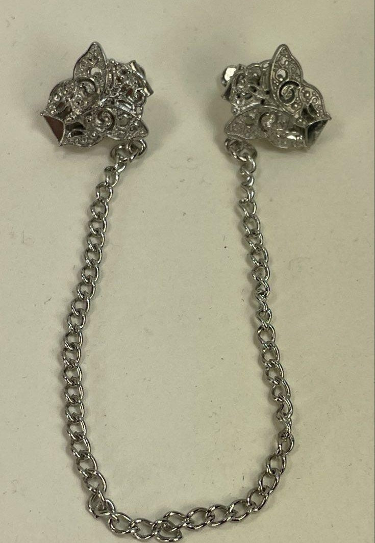 VTG Silver Tone Metallic Filigree Butterfly Scarf Collar Clips