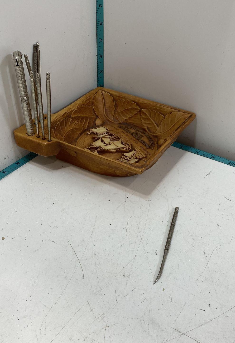 Brown Resin Like James Town Virginia 1607 Square Nut Serving Tray W/tools 8"x 8"