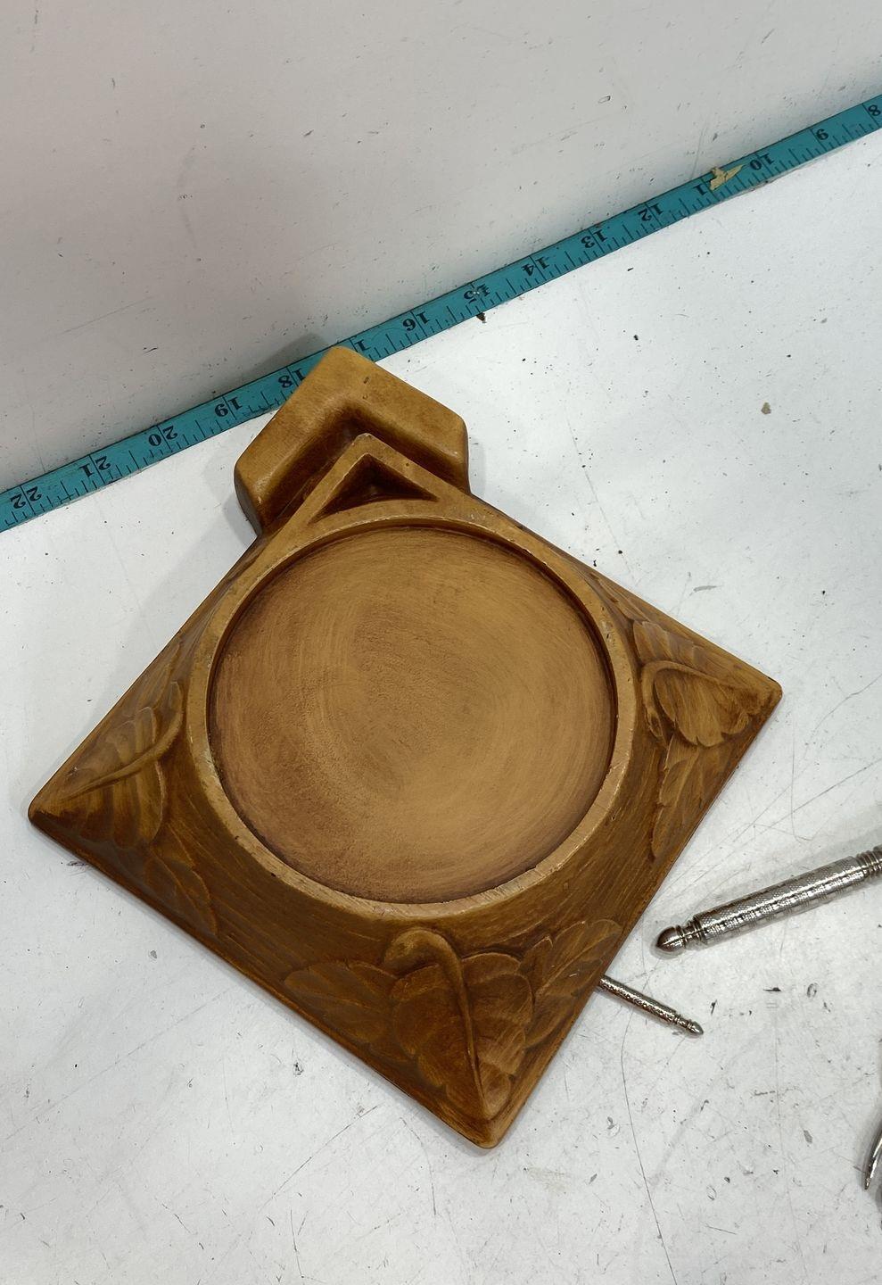 Brown Resin Like James Town Virginia 1607 Square Nut Serving Tray W/tools 8"x 8"