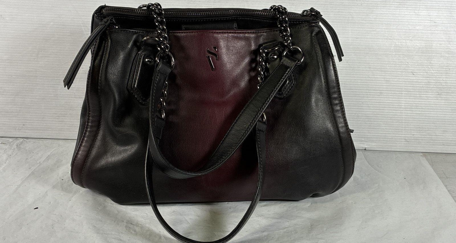 Simply Vera Vera Wang Black Burgundy Leather Inner Zipped Pockets Tote Bag