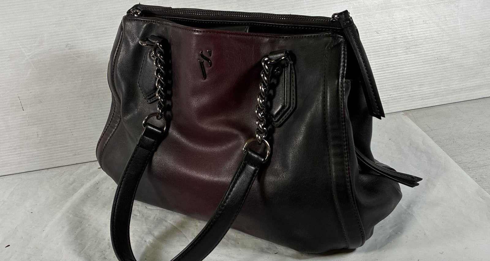 Simply Vera Vera Wang Black Burgundy Leather Inner Zipped Pockets Tote Bag