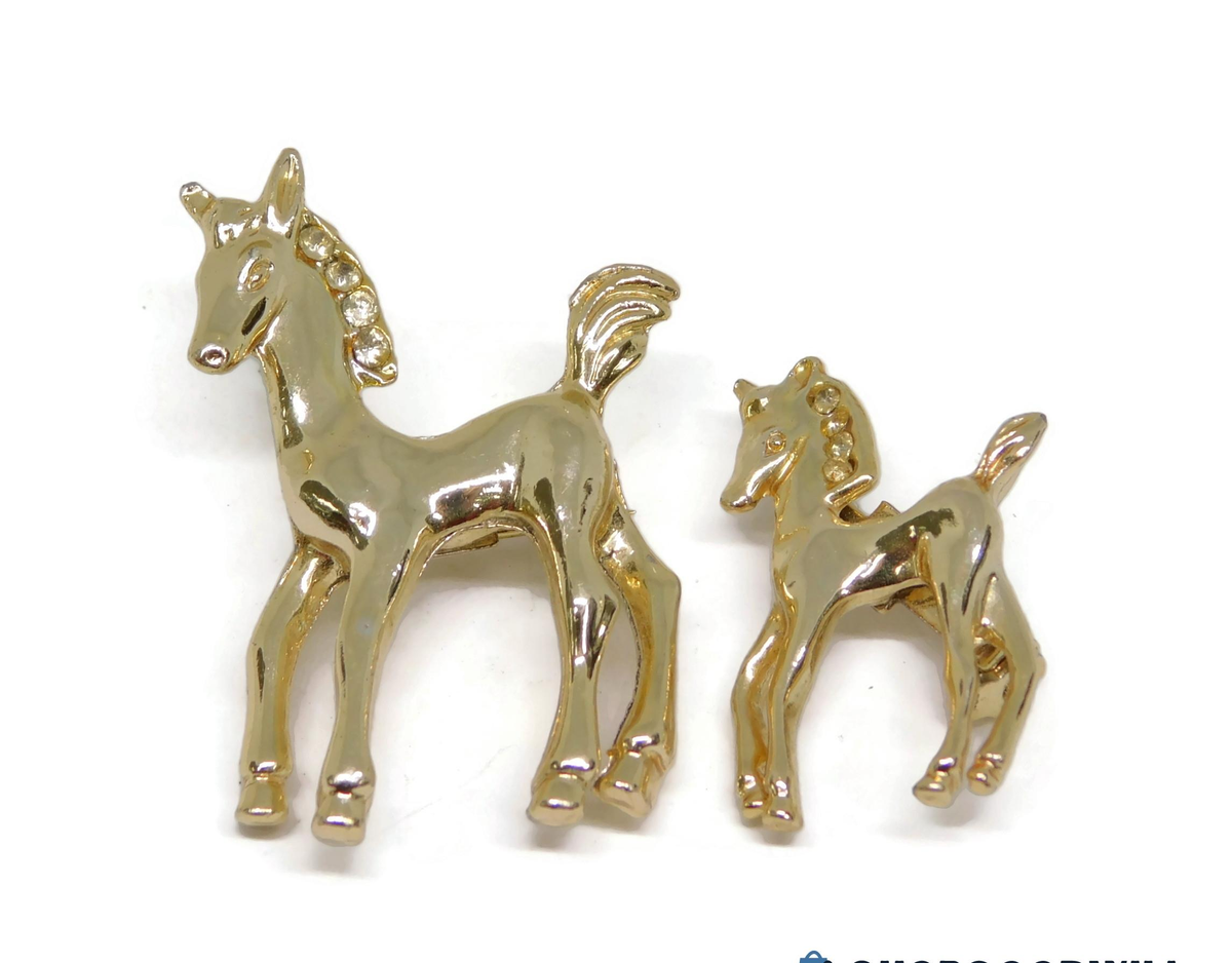 Two gold-tone horse brooches, a mother and a foal, view 2