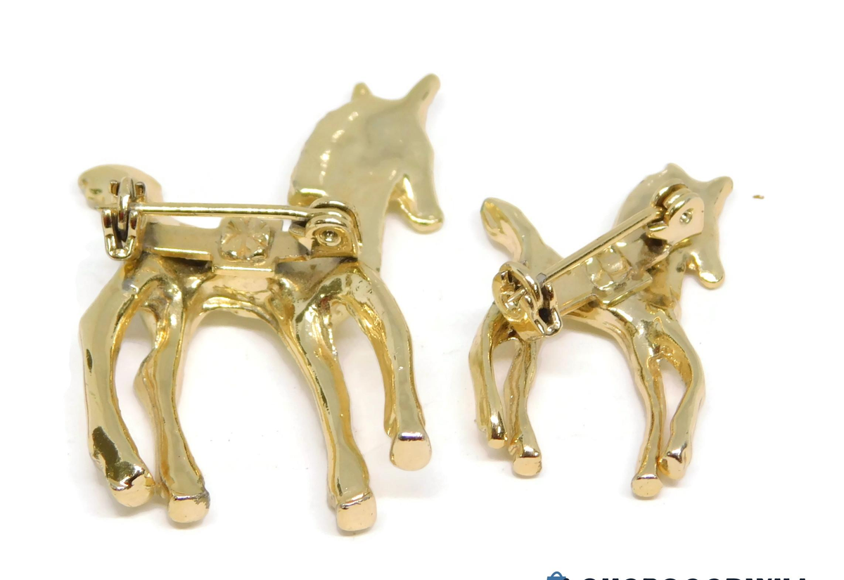 Two gold-tone horse brooches, a mother and a foal, view 3