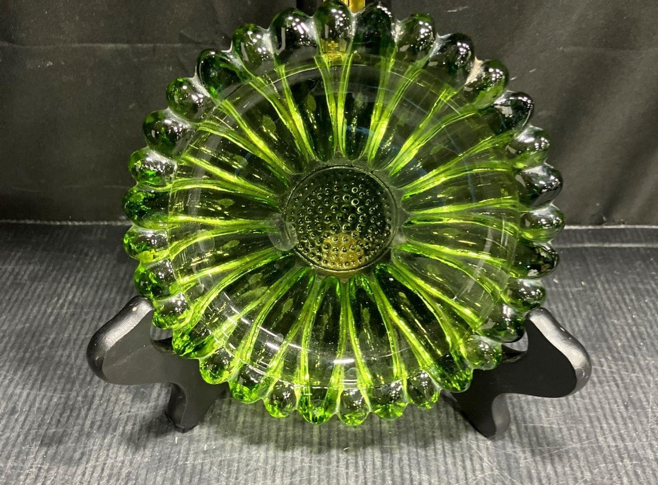 Hazel Atlas Art Glass Ribbed Flower Ashtray Green Pressed Glass Round Dish