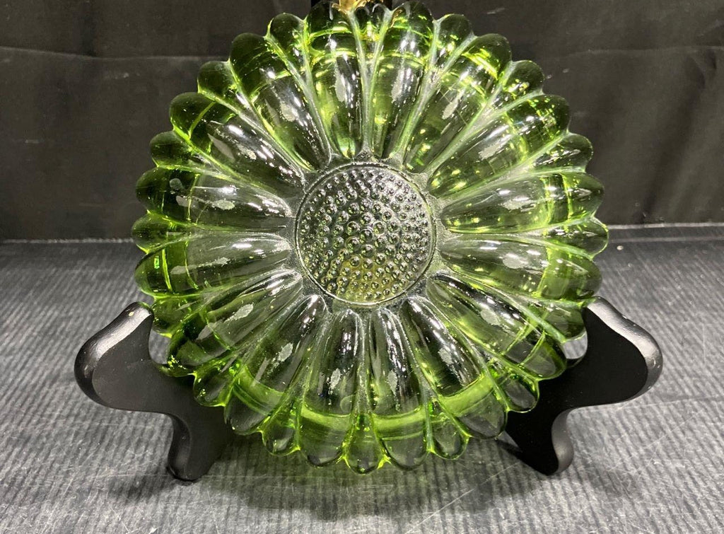 Hazel Atlas Art Glass Ribbed Flower Ashtray Green Pressed Glass Round Dish