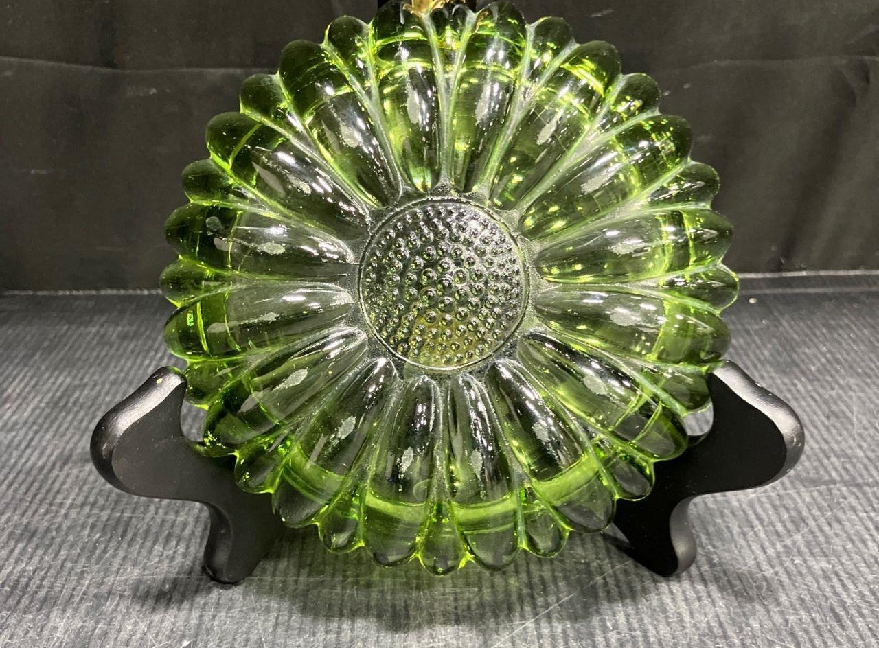 Hazel Atlas Art Glass Ribbed Flower Ashtray Green Pressed Glass Round Dish