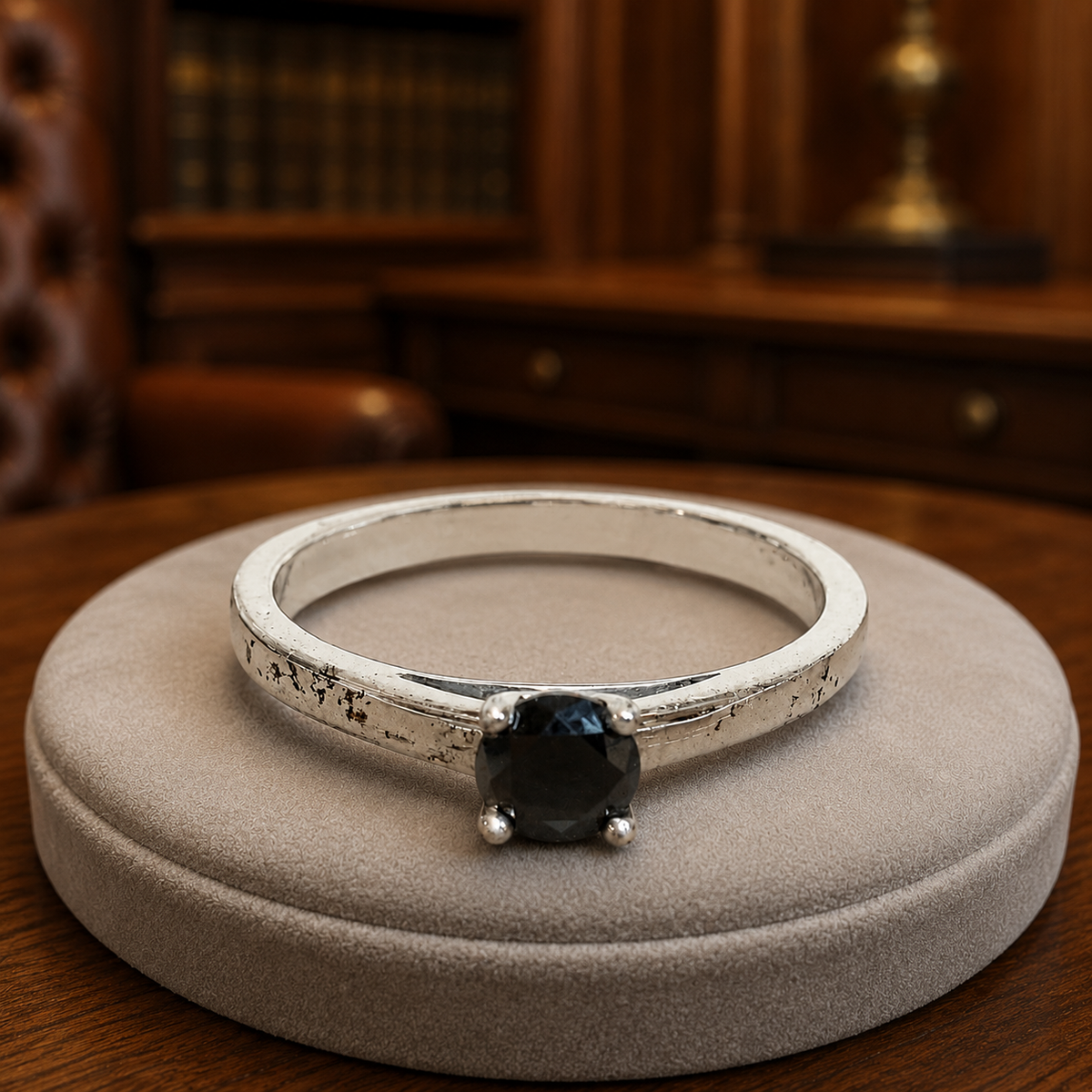 Silver-tone solitaire ring with black stone, size 8