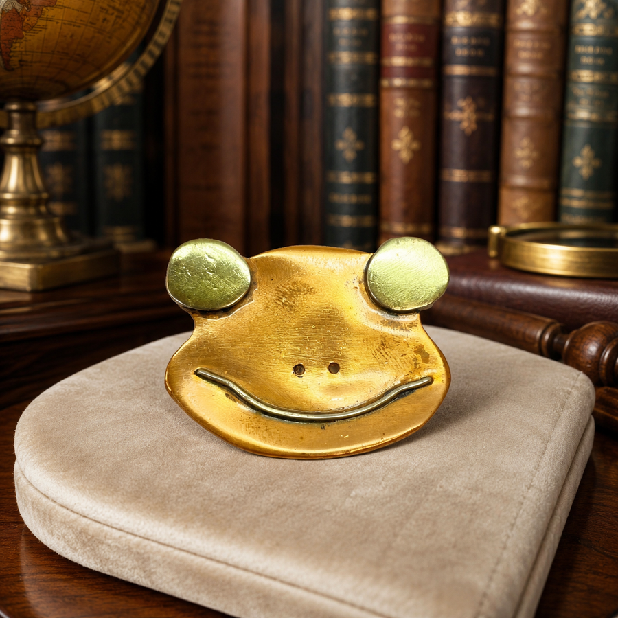 Copper-toned frog face brooch with silver-tone wire eyes and smile