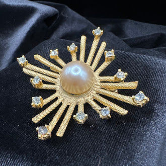 1950s Dalsheim Signed Sunburst Starburst Brooch Simulated Pearl Center Crystal Tips Gold Tone