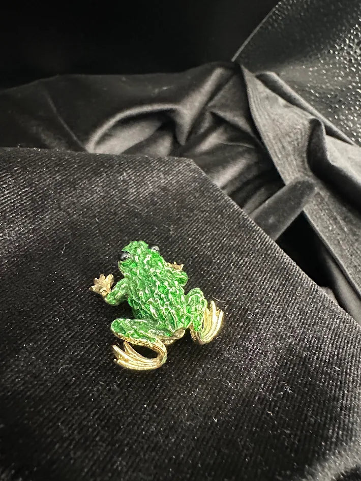 (SWAROVSKI) Gold tone green enamel frog brooch with black eyes