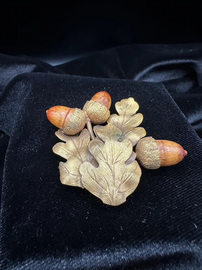 (NOT A BROOCH - FUR/COAT CLIP) Gold tone acorn and oak leaf brooch with carved look detail