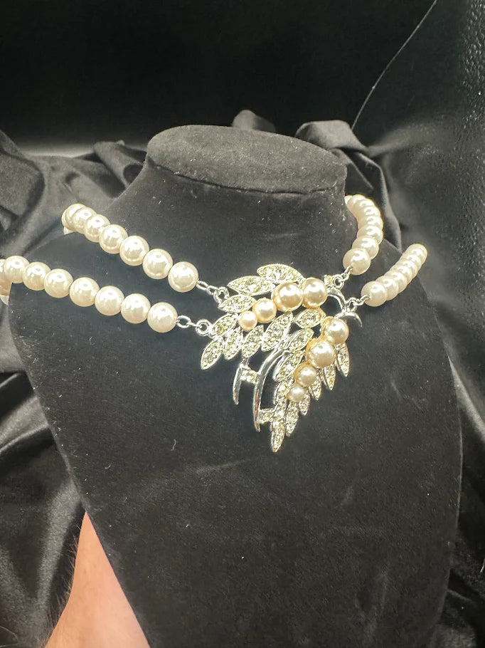 Simons Pearl Style Double Strand Necklace Silver Tone Leaf Pendant
