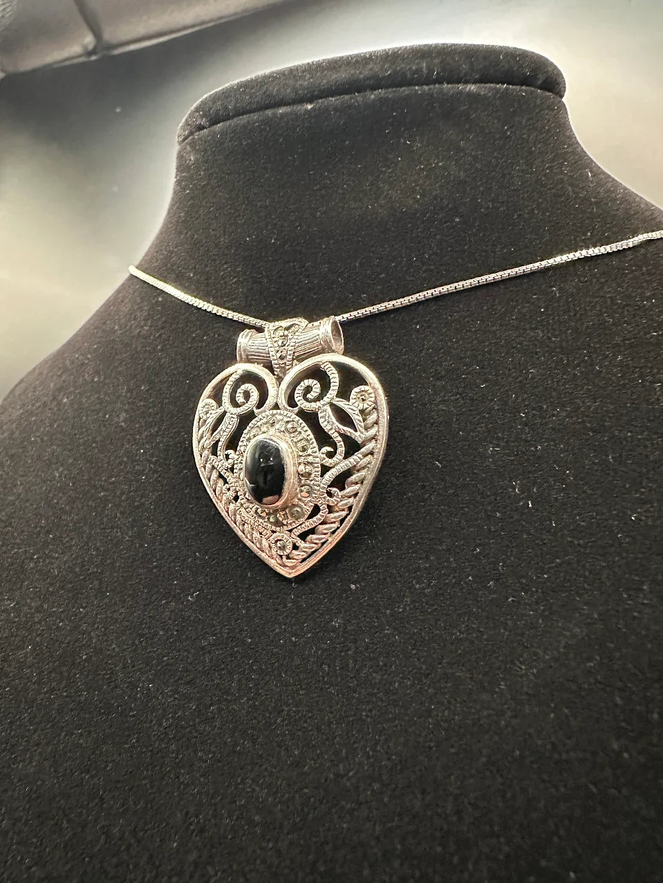 Silver tone black stone heart pendant necklace openwork scroll design