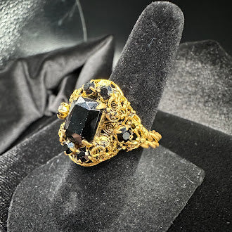 1960s–1980s Signed Gold Tone Black Czech Slovakia Glass Filigree Size 7 Ring