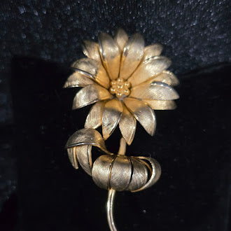 Giovanni Signed Gold Tone Daisy Brooch Large Flower Pin Layered Petal Daisy Bloom Statement Floral Jewelry Safety Clasp