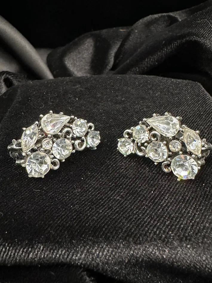 (SOLD) 1960s–70s Lisner Silver Tone Rhinestone Clip Earrings Teardrop Round Crystal Cluster Statement Bridal Mid Century