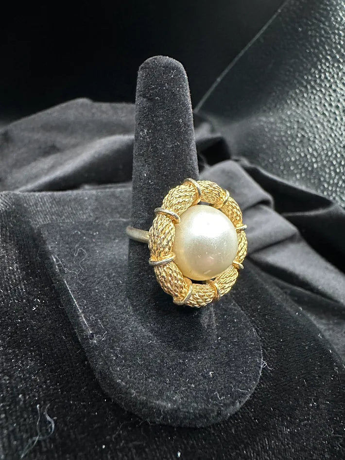 Vintage Coro Faux Pearl Ring Gold Tone Wreath Setting Statement Ring Size [Insert] Classic Designer