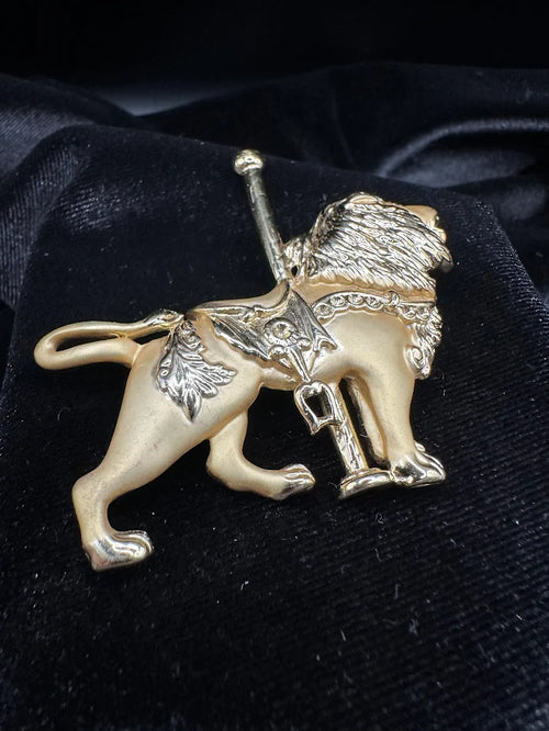(NEED BACK PIC) Gold tone carousel lion brooch with textured mane and saddle detail