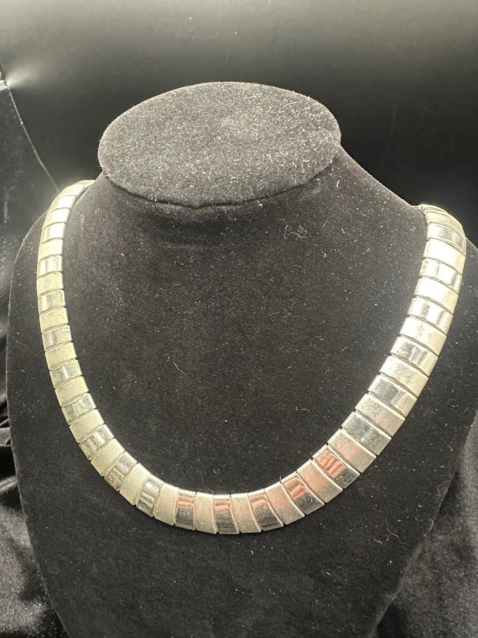 Silver tone segmented collar necklace