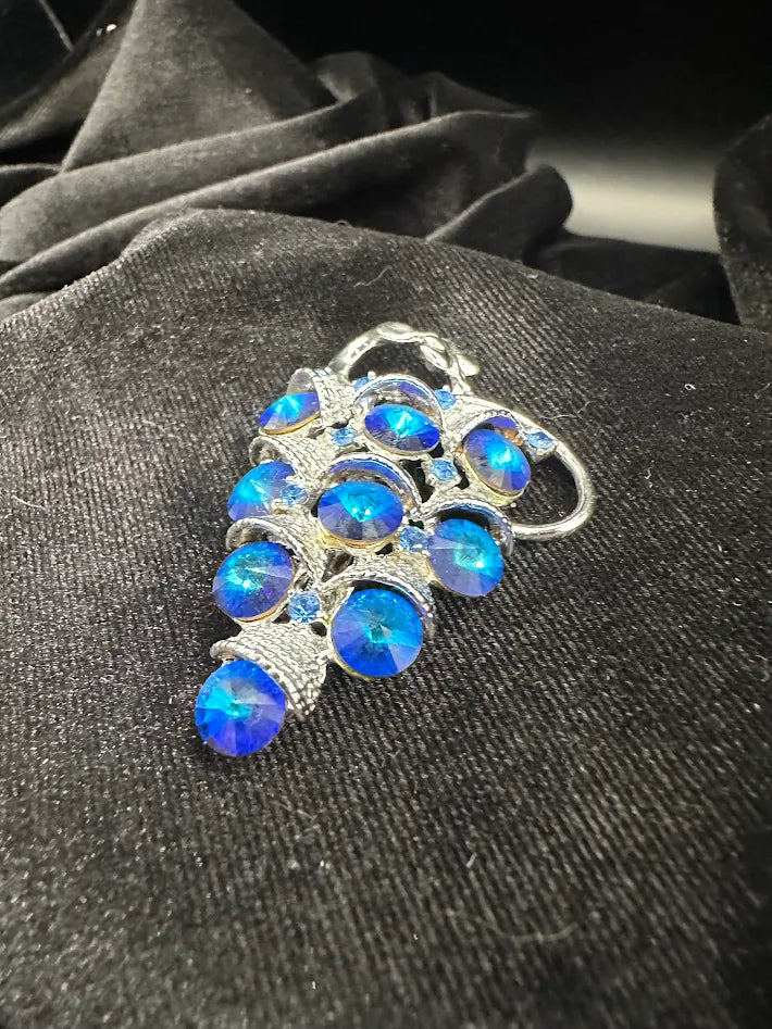 1950s–1960s Blue Crystal Grape Cluster Brooch Silver Tone Aurora Borealis Rhinestone Statement Pin Large Dimensional Fruit Jewelry