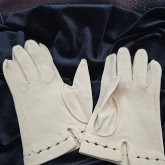 Crescendo beige leather dress gloves size 7 with original packaging
