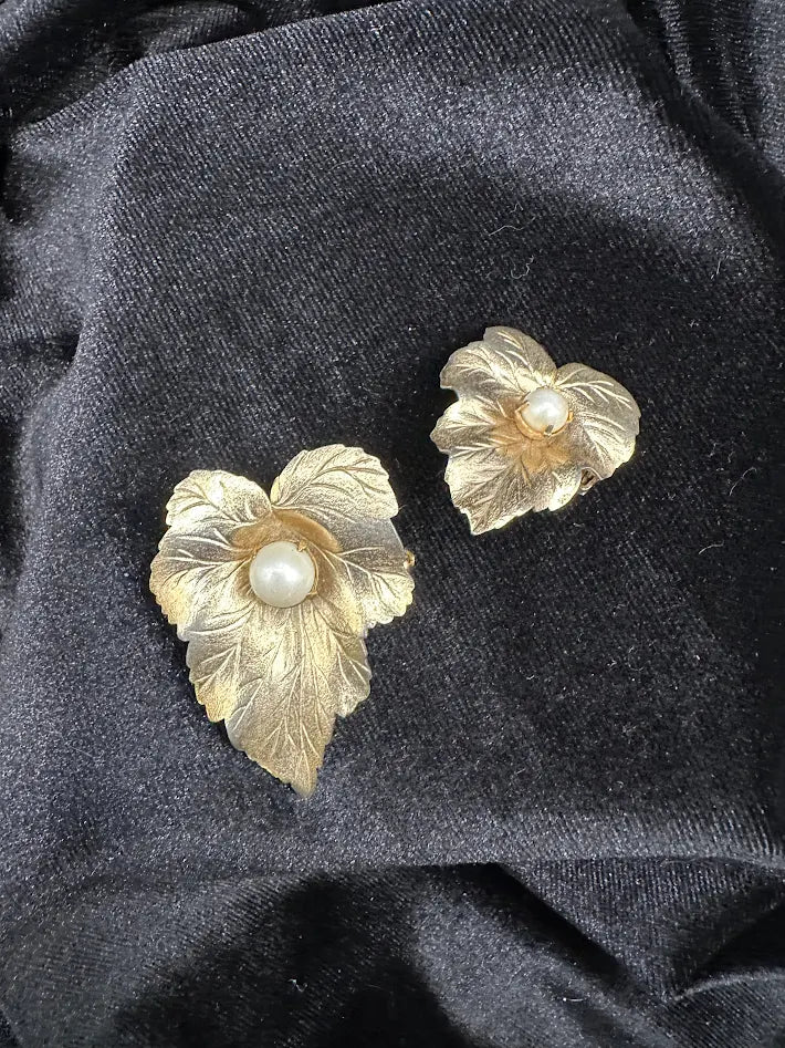 1960s–70s Sarah Coventry Gold Tone Leaf Brooch & Earrings Set Faux Pearl Floral Jewelry
