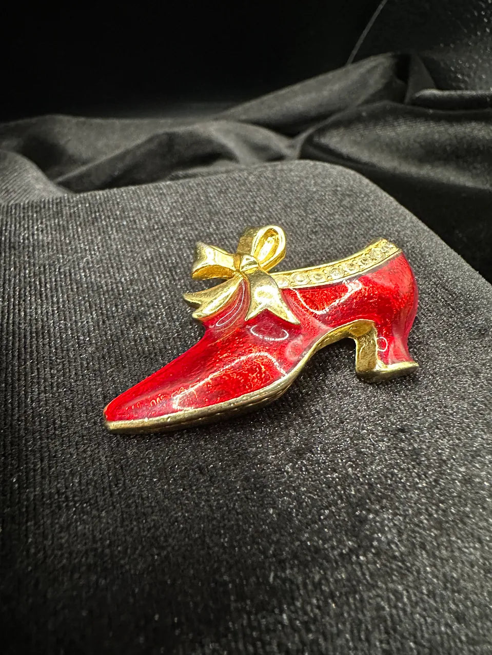 Glossy red enamel-style high heel shoe brooch with gold-tone edging, bow and clear crystals, view 3