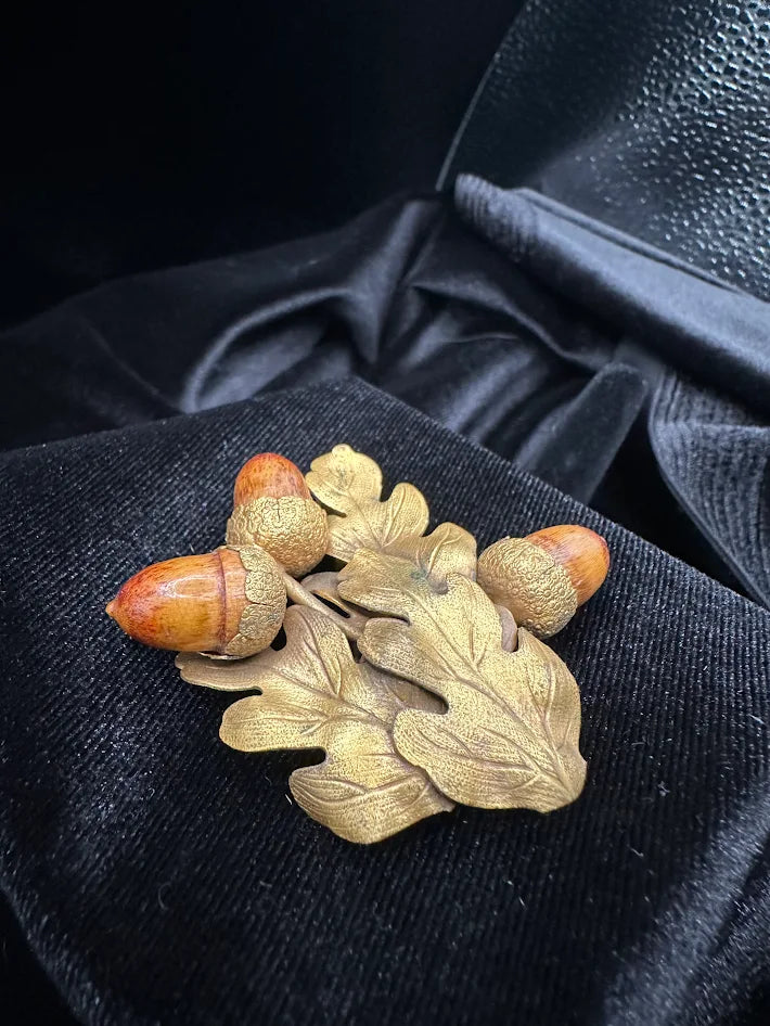 (NOT A BROOCH - FUR/COAT CLIP) Gold tone acorn and oak leaf brooch with carved look detail