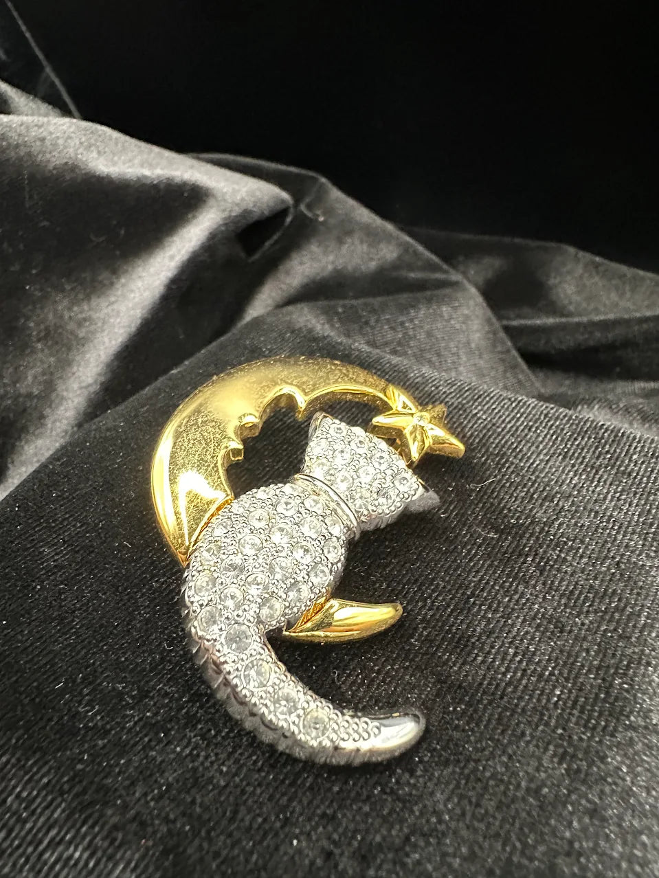 Two-tone brooch of a clear crystal cat on a gold-tone crescent moon with star, view 3