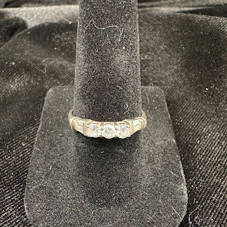 Vintage 925 Sterling Silver Three-Stone CZ Ring with Baguette Accents – Size 7 – 2.0g