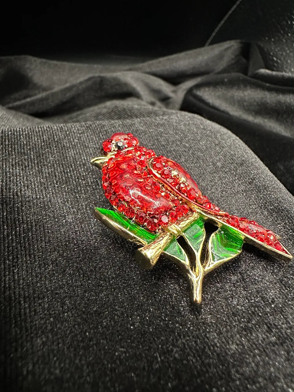 Adorable Gold Tone Red Crystal Cardinal Bird Brooch