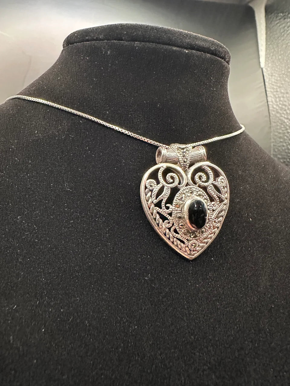 Silver tone black stone heart pendant necklace openwork scroll design