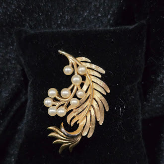 Crown Trifari gold-tone leaf and fern spray brooch with faux pearl cluster, view 2