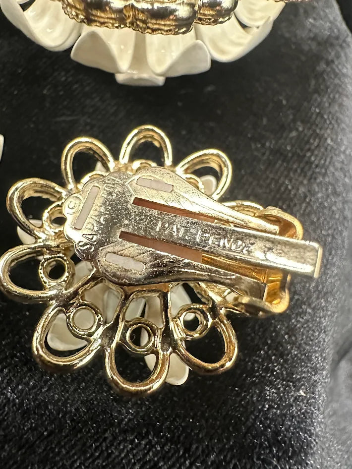 Sarah Coventry Gold Tone White Flower Brooch and Earring Set With Original Box