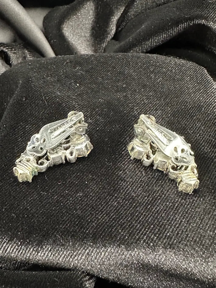 Vintage Lisner Silver Tone Rhinestone Clip Earrings Teardrop Round Crystal Cluster Statement Bridal Mid Century