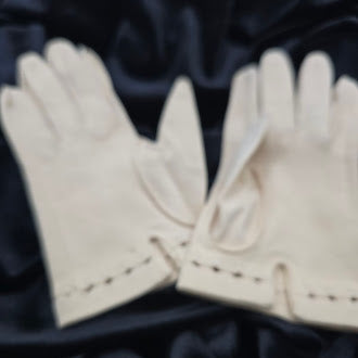 Crescendo beige leather dress gloves size 7 with original packaging