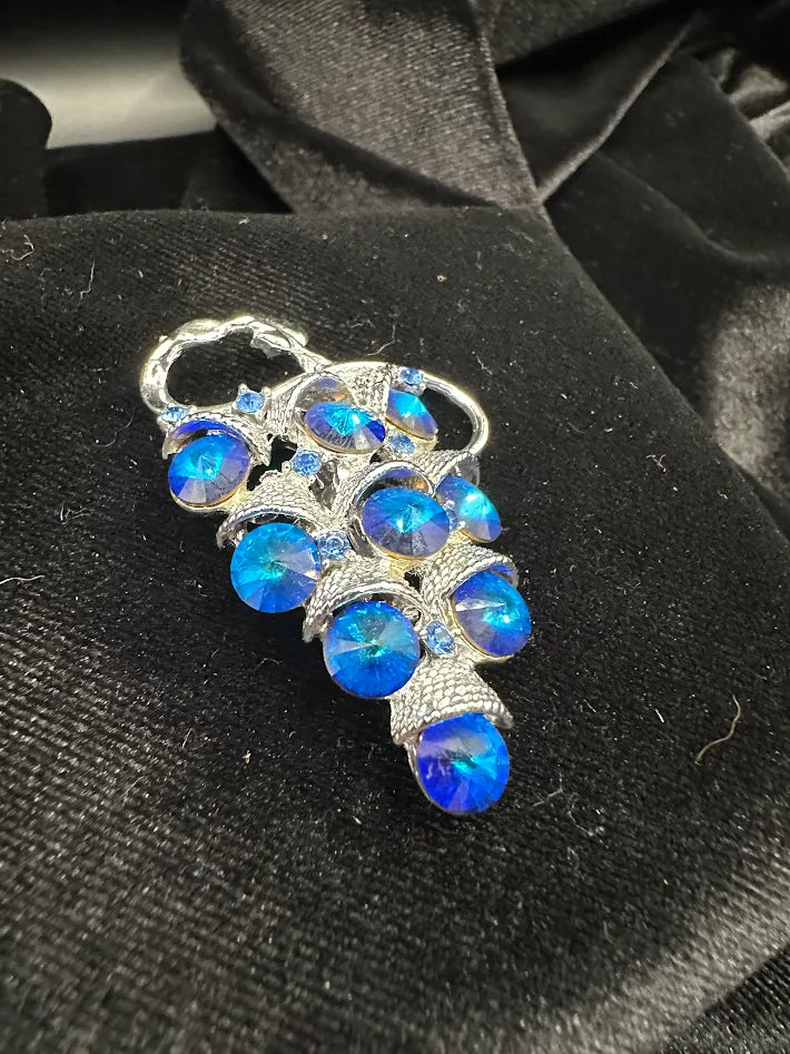 1950s–1960s Blue Crystal Grape Cluster Brooch Silver Tone Aurora Borealis Rhinestone Statement Pin Large Dimensional Fruit Jewelry