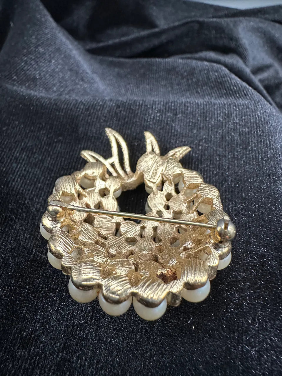 Gold-tone grape cluster brooch with pearl-style beads, clear crystals and textured leaf, view 3