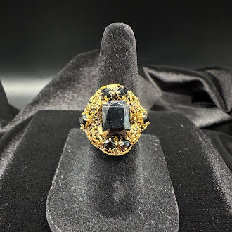 Vintage Signed Gold Tone Black Czech Slovakia Glass Filigree Size 7 Ring