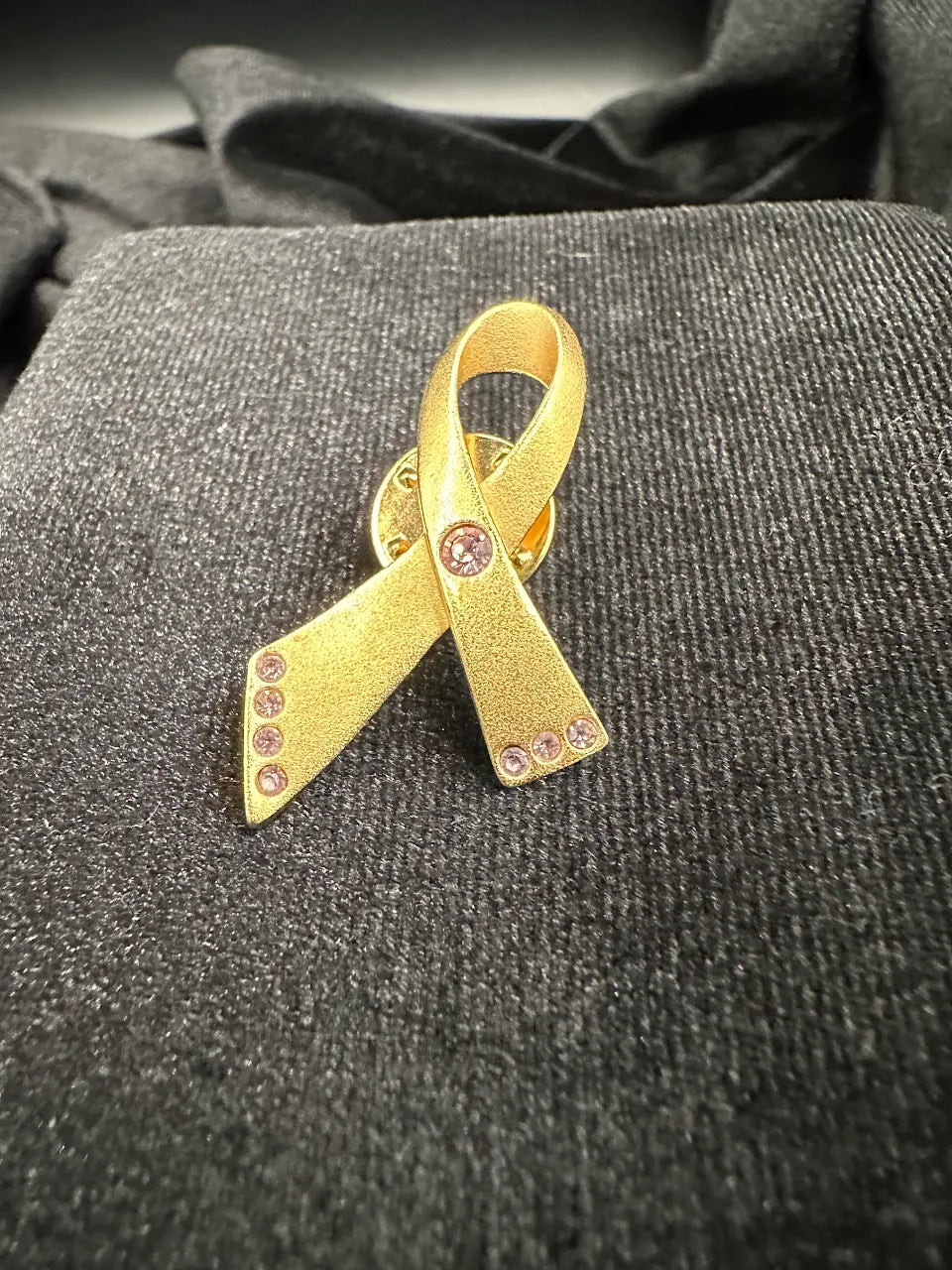 Avon gold-tone ribbon brooch with pink crystal accents, view 5