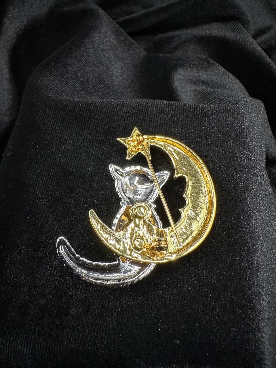 Two-tone brooch of a clear crystal cat on a gold-tone crescent moon with star, view 5