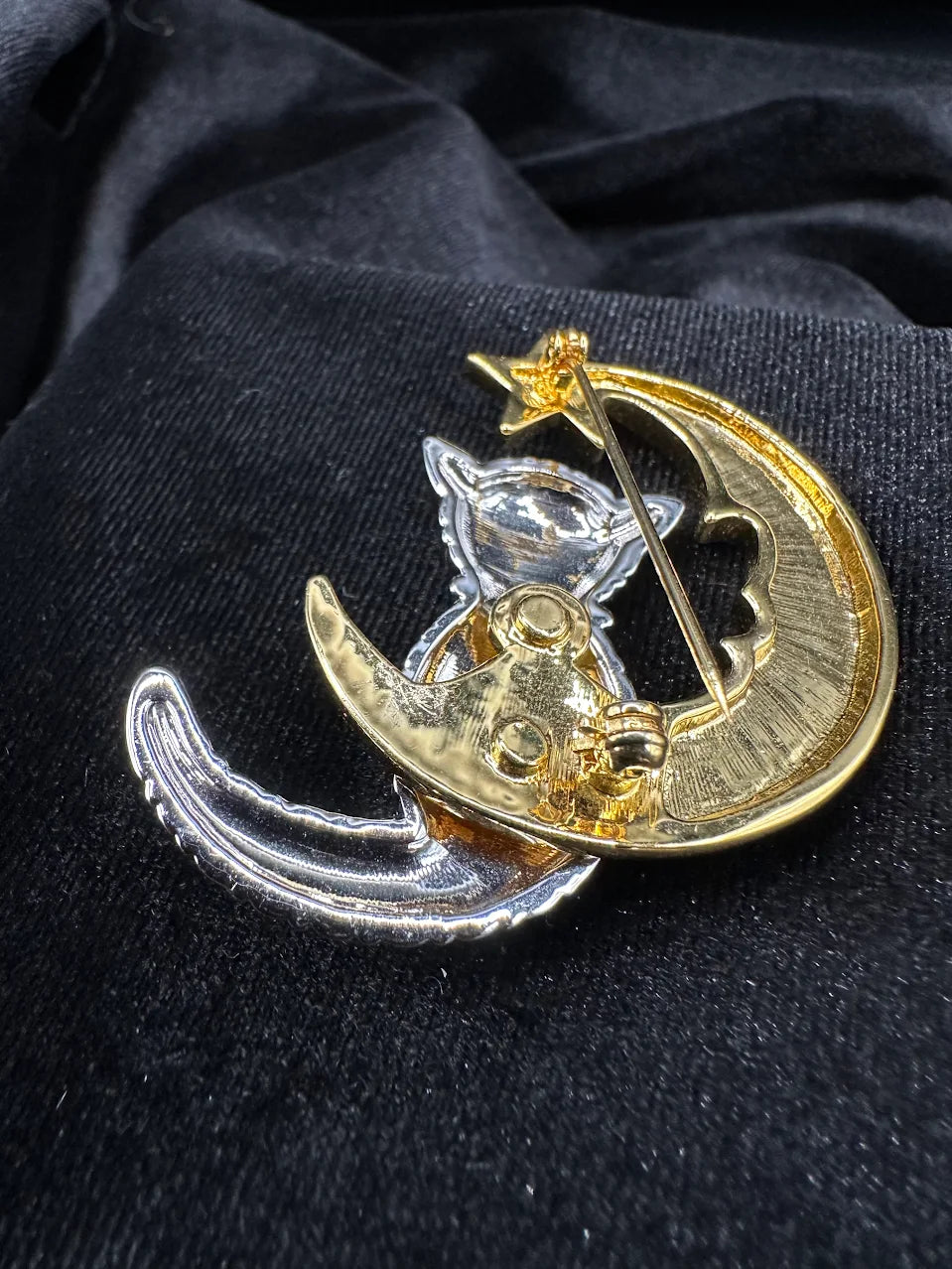 Two-tone brooch of a clear crystal cat on a gold-tone crescent moon with star, view 4
