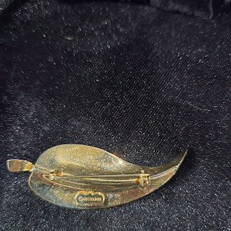 Giovanni Signed Gold Tone Leaf Brooch Brushed Leaf Pin Curved Feather Leaf Design Minimalist Nature Jewelry Safety Clasp