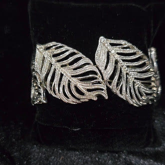 Vintage Style Silver Tone Leaf Stretch Bracelet with Openwork Filigree Leaves, Botanical Statement Design, Curated Estate Inspired Glam